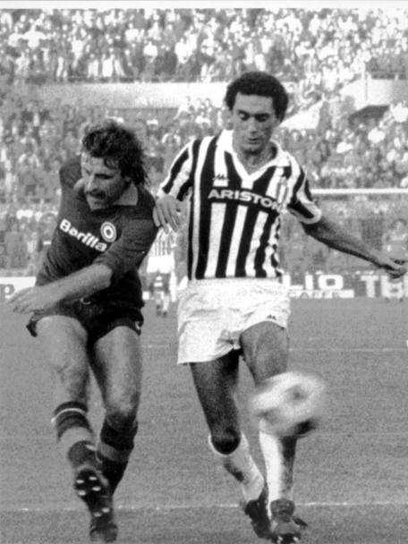 In una classica degli anni &#39;80: Roma-Juventus. Qui in un contrasto con il solidissimo Claudio Gentile (Ap)